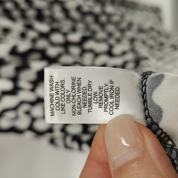 Versona Pullover Dress Size Small Faux Wrap Black and White Elbow Sleeve Stretch - Picture 8 of 8